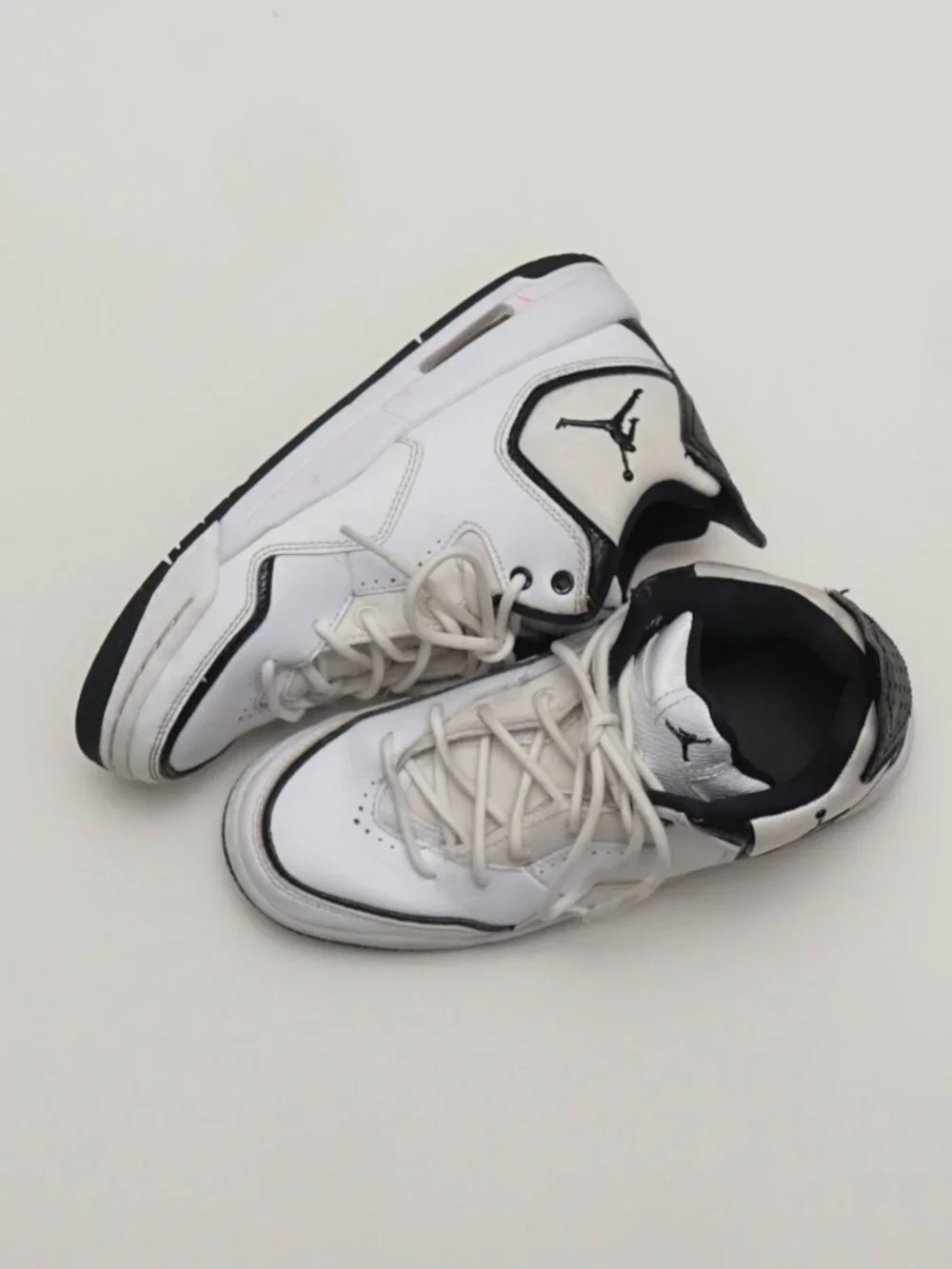 Air Jordan Jordan Courtside 23 'White Black' size 4Y